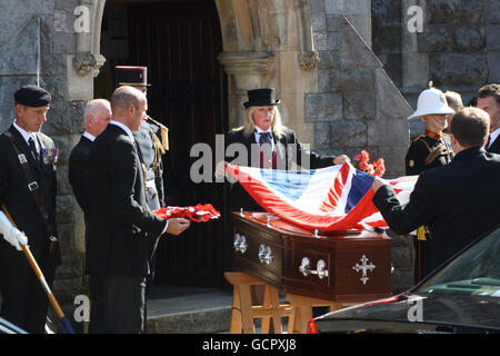 Trauernde versammeln sich, um ihre letzte Ehre zu Eileen Nearne MBE, 89, in der Our Lady Help of Christians und St. Denis römisch-katholischen Kirche in Torquay zu zahlen. Stockfoto