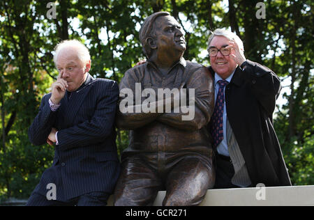 Ronnie Barker Statue enthüllt - Aylesbury Stockfoto