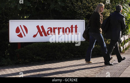 Das Schild am Glasgow Marriott Hotel in der Argyle Street, wo der NHS Greater Glasgow und die Clyde's Public Health Protection Unit den vermuteten Ausbruch des Norovirus-Virus untersuchen. Stockfoto