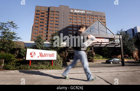 Das Schild am Glasgow Marriott Hotel in der Argyle Street, wo der NHS Greater Glasgow und die Clyde's Public Health Protection Unit den vermuteten Ausbruch des Norovirus-Virus untersuchen. Stockfoto