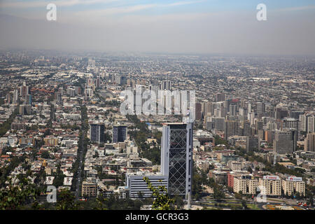 Blick über Santiago Chile von San Cristóbal Stockfoto