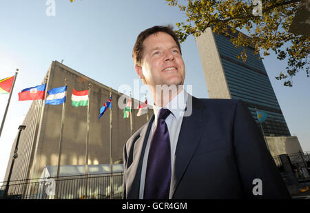 Der stellvertretende britische Premierminister Nick Clegg kommt in New York an den Vereinten Nationen vorbei. Stockfoto