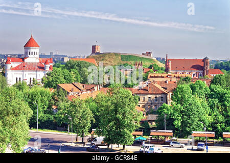 Obere Burg und Kathedrale von Theotokos mittig Vilnius in Litauen. Gediminas-Turm wird auch als obere Burg genannt. Stockfoto