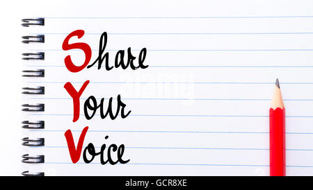 SYV Share Your Voice geschrieben am Notizblockseite mit rotem Stift auf der rechten Seite Stockfoto