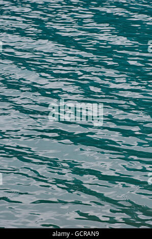 Wasser-Muster in Lake Louise, Banff Nationalpark, Alberta, Kanada Stockfoto