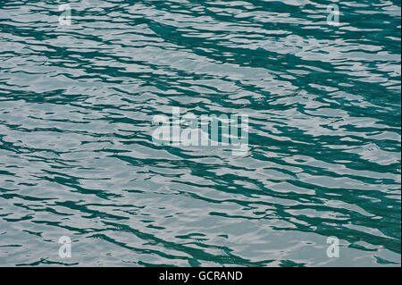 Wasser-Muster in Lake Louise, Banff Nationalpark, Alberta, Kanada Stockfoto