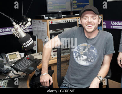 Simon Pegg erscheint in Christian O'Connell's Breakfast Show auf Absolute Radio, in ihren Studios im Zentrum von London. Stockfoto