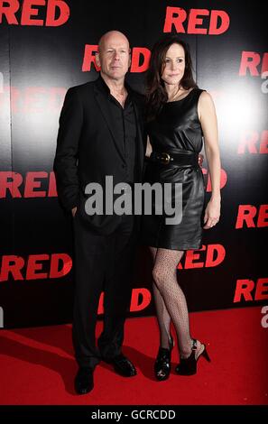 Bruce Willis und Mary-Louise Parker kommen zur britischen Premiere von Red in der Royal Festival Hall in London. Stockfoto