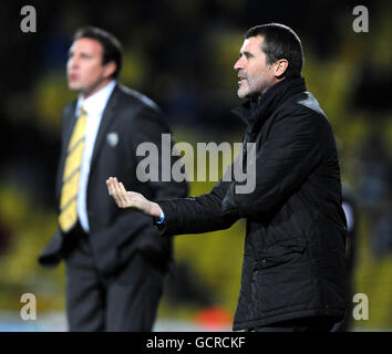 Fußball - npower Football League Championship - Watford / Ipswich Town - Vicarage Road. Roy Keane, der Manager von Ipswich Town, gibt während des Spiels gegen Watford seine Teamunterweisung Stockfoto