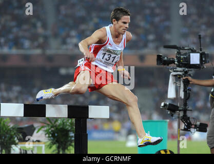 Englands Stuart Stokes in Aktion in der Männer 3000 m Steeplechase während Tag 8 der Commonwealth Games 2010 auf dem Jawaharlal Nehru Sports Compelx in New Dehli, Indien. Stockfoto