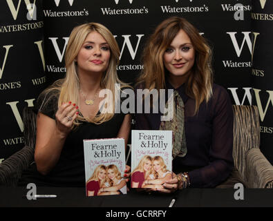 Holly Willoughby und Fearne Cotton Signierstunde - Kent Stockfoto