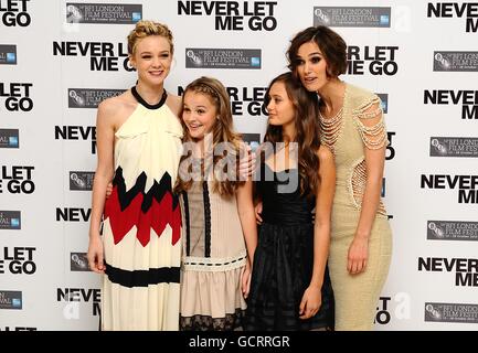 (L-R) Carey Mulligan, Isobel Meikle-Small, Ella Purnell und Keira Knightley bei der Europa-Premiere von Never Let Me Go am Odeon Leicester Square, London. Stockfoto