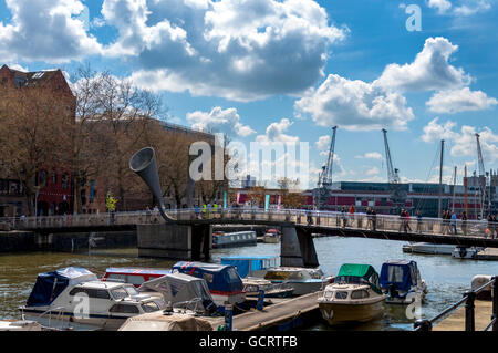 Pero Brücke, eine Fußgängerzone Klappbrücke, die überspannt St Augustine Reach im Hafen von Bristol, Bristol, England, UK Stockfoto