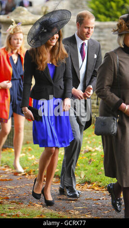 Prinz William und Kate Middleton kommen zur Hochzeit ihrer Freunde Harry Mead und Rosie Bradford im Dorf Northleach, Gloucestershire. Stockfoto