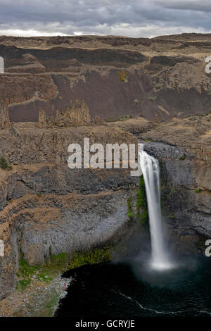 Der Canyon am Wasserfall ist 115 m (377 ft) tief, einen großen Querschnitt der Columbia River Basalt Gruppe auszusetzen. Diese Stockfoto