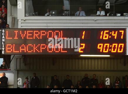 Fußball - Barclays Premier League - Liverpool / Blackpool - Anfield. Ein Blick auf den Anzeiger nach dem letzten Pfiff Stockfoto