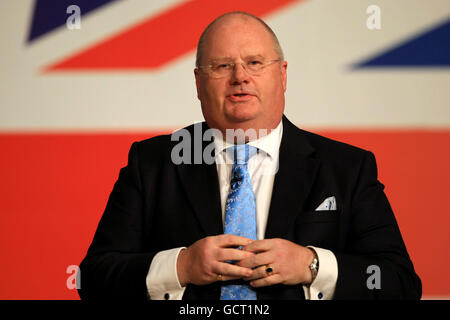 Eric Pickles, Sekretär der Communities, spricht während der Eröffnungssitzung der jährlichen Konferenz der Konservativen Partei im International Convention Centre in Birmingham. Stockfoto