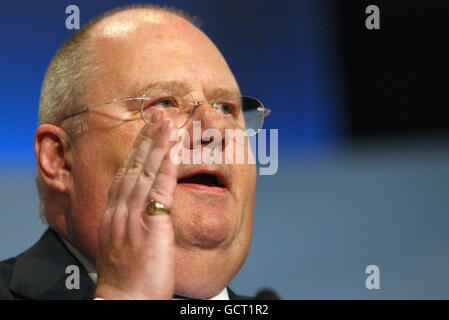 Eric Pickles, Sekretär der Communities, spricht während der Eröffnungssitzung der jährlichen Konferenz der Konservativen Partei im International Convention Centre in Birmingham. Stockfoto