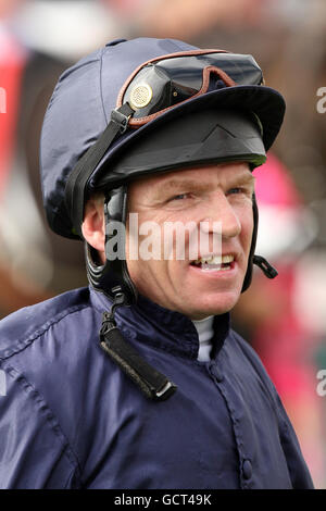 Pferderennen - Willkommen Bei Yorkshire Doncaster Cup Day - Doncaster Racecourse. Jockey Jimmy Quinn Stockfoto