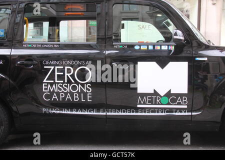 NAHAUFNAHME SEITENANSICHT DES NEUEN SCHWARZEN METROCAB LONDON TAXI Stockfoto