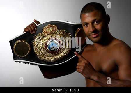 Sheffield Boxer Kell Brook posiert für den Fotografen während einer Pressekonferenz im Radisson Blu Hotel, Liverpool im Vorfeld der Liverpool Echo Arena Show am 11. Dezember. Stockfoto