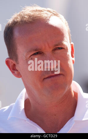 Cricket - Andy Flower Pressekonferenz - Team Hotel - Adelaide. England-Coach Andy Flower während der Pressekonferenz im Teamhotel in Adelaide, Australien. Stockfoto