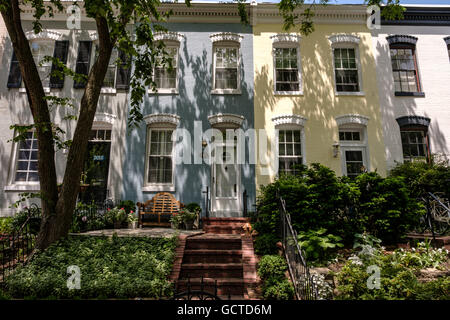 Bunte Reihe Häuser, New Hampshire Avenue NW, Washington DC Stockfoto