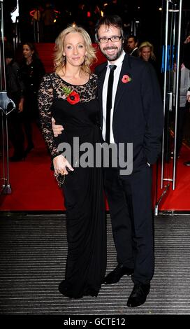 JK Rowling und Ehemann Neil Murray kommen zur Weltpremiere von Harry Potter und die Heiligtümer des Todes: Teil eins, im Odeon West End, Leicester Square, London. Stockfoto