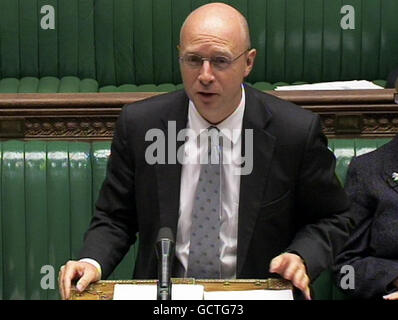 Liam Byrne, Minister des Schattenkabinetts, antwortet auf die Erklärung über die Abwrackung von Quangos durch Francis Maude im Unterhaus im Zentrum von London. Stockfoto