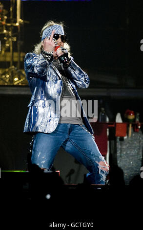 Axel Rose von Guns N' Roses tritt in der O2 Arena in London auf. Stockfoto