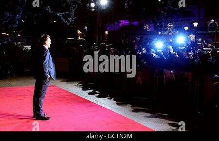 Danny Boyle kommt zur Europa-Premiere von 127 Stunden zum Abschluss des 54. BFI London Film Festivals im Odeon, Leicester Square, London. Stockfoto