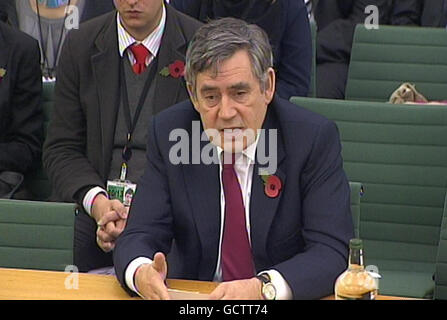 Der ehemalige Premierminister Gordon Brown gibt dem Internationalen Entwicklungsausschuss im Unterhaus in Zentral-London Beweise für den Gipfel zur Überprüfung der Millenniums-Entwicklungsziele. Stockfoto