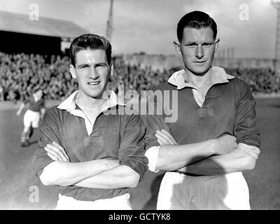 Fußball - League Division Three South - Northampton Town Football Club Photocall - County Ground. R. Jones, links, und Ben Collins, Northampton Town FC Stockfoto