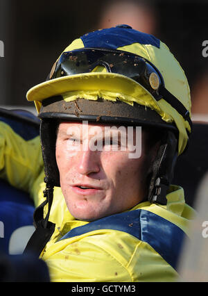 Pferderennen - Weatherbys Jump Meeting - Kempton Park. Jockey Andrew Glassonbury Stockfoto