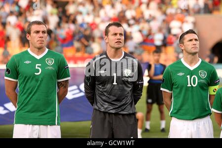 Fußball - UEFA Euro 2012 - Qualifikation - Gruppe B - Armenien / Irland - Eriwan Republican Stadium. Richard Dunne (links), Shay Given (Mitte) und Robbie Keane aus der Republik Irland vor dem Start Stockfoto