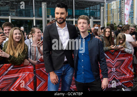 Rylan Clark (links) und Matt Edmondson kommen in der Wembley Arena in London, vor der London Auditions für die kommende Serie von X-Factor. PRESSEVERBAND Foto. Bild Datum: Samstag, 9. Juli 2016. Bildnachweis sollte lauten: Matt Crossick/PA Wire Stockfoto