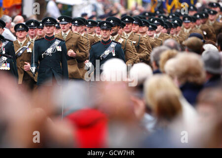 Das 4. Bataillon die Gewehre marschieren durch Salisbury, Wiltshire, nachdem sie während der Gewehre Freedom Parade die Freiheit der Stadt erhalten haben. Stockfoto