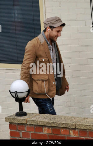 X-Faktor 2010. Der XFactor-Kandidat Matt Cardle kommt vor der heutigen Show in den Fountain Studios in Wembley an. Stockfoto