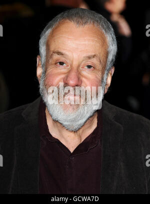 Mike Leigh wurde bei der zentralen Gala für einen neuen Film „Another Year“ im Vue-Kino in London gesehen. DRÜCKEN SIE VERBANDSFOTO. Bilddatum: Montag, 18. Oktober 2010. Der Bildnachweis sollte lauten: Ian West/PA Stockfoto