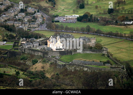 Luftaufnahmen von Schottland. Burg Stirling mit der Stadt Stirling aus der Luft fotografiert Stockfoto