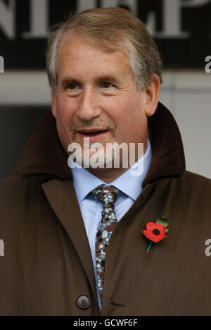 Unabhängiger Zeitungsredakteur Simon Kelner beim Tag der offenen Tür am Cheltenham Rennbahn. Stockfoto