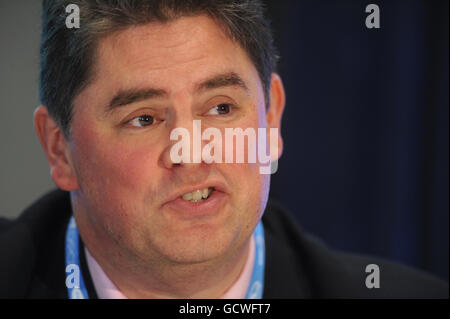 Rugby Union - Rugby Expo 2010 - Tag 1 - RHS Lawrence Hall. Paul Kimberley, Commercial Director der RFL, spricht Stockfoto