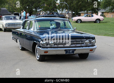 Auto - 1963 Mercury Monterey 4-türige Limousine. Blau. Beavercreek Popcorn Festival. Beavercreek, Dayton, Ohio, USA. 1VF Stockfoto