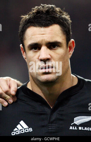 Der Neuseeländer Dan Carter während des Investec Perpetual Series-Spiels im Millennium Stadium, Cardiff. Stockfoto