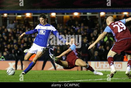 Fußball - Carling Cup - Viertelfinale - Birmingham City / Aston Villa - St Andrews' Stadium. Nikola Zigic (links) von Birmingham City erzielt das zweite Tor seines Spielers Stockfoto