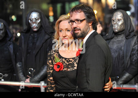 JK Rowling und Ehemann Neil Murray kommen zur Weltpremiere von Harry Potter und die Heiligtümer des Todes: Teil eins, im Odeon West End, Leicester Square, London. Stockfoto