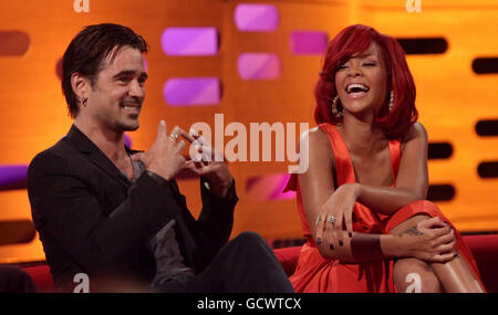 Gäste Rihanna und Colin Farrell während einer Aufnahme der Graham Norton Show (TX: 22:35 Freitag, 12. November, BBC1) in den London Studios im Süden Londons. Stockfoto