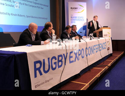 (Von links nach rechts) der Journalist und ehemalige Spieler Brian Moore, Andrew Scoular, Programmmanager für den Verband und die Respect-Kampagne von RFU, Dermot Collins und ehemaliger Executive Director für die European PGA Tour, Ken Schofield, am zweiten Tag der Rugby Expo in der RHS Lawrence Hall, Westminster Stockfoto