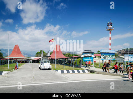 Fluggästen Nicolau Lobito Flughafen äußere in Osttimor in dili Stockfoto