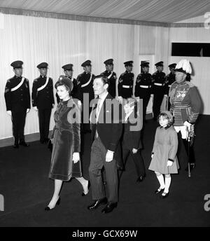 Royalty - Prinzessin Anne und Captain Mark Phillips Hochzeit - London Stockfoto